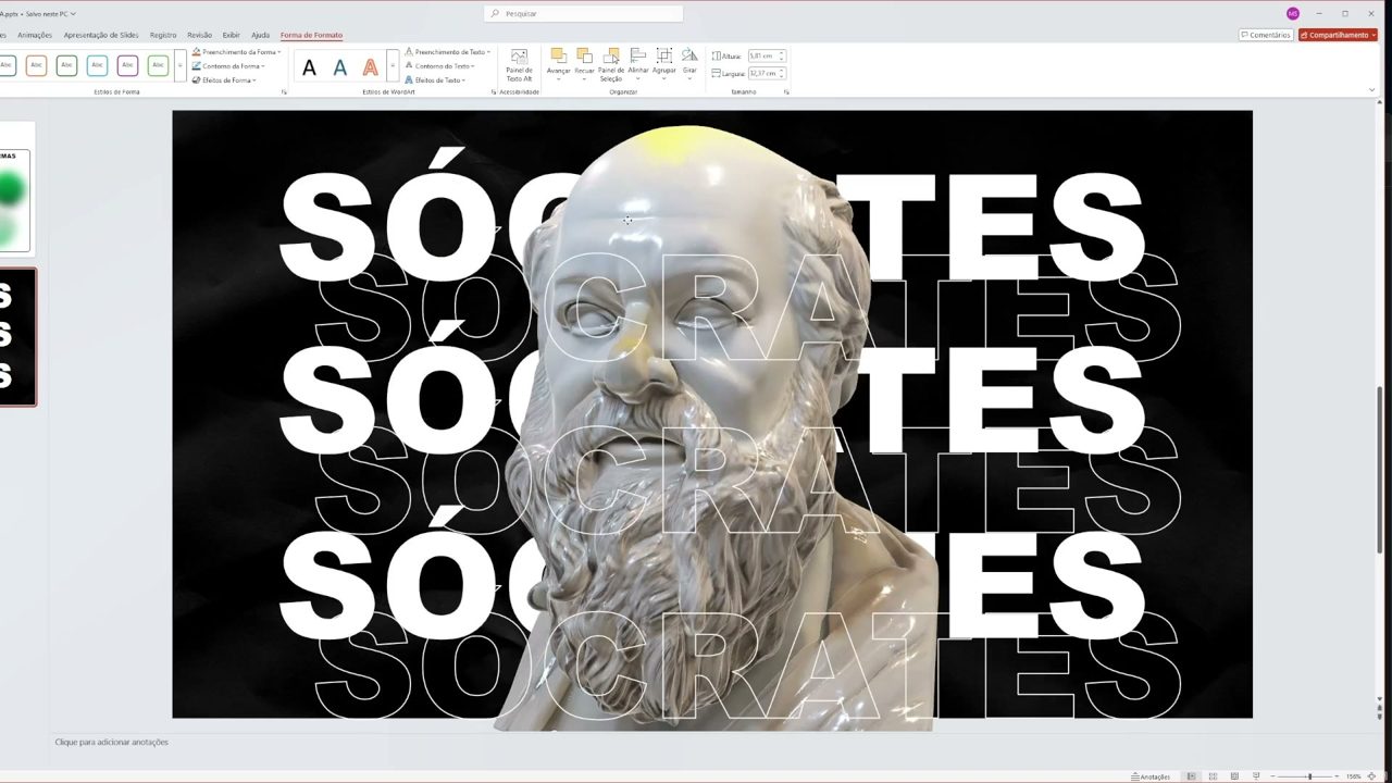Texto com contorno branco por cima do busto